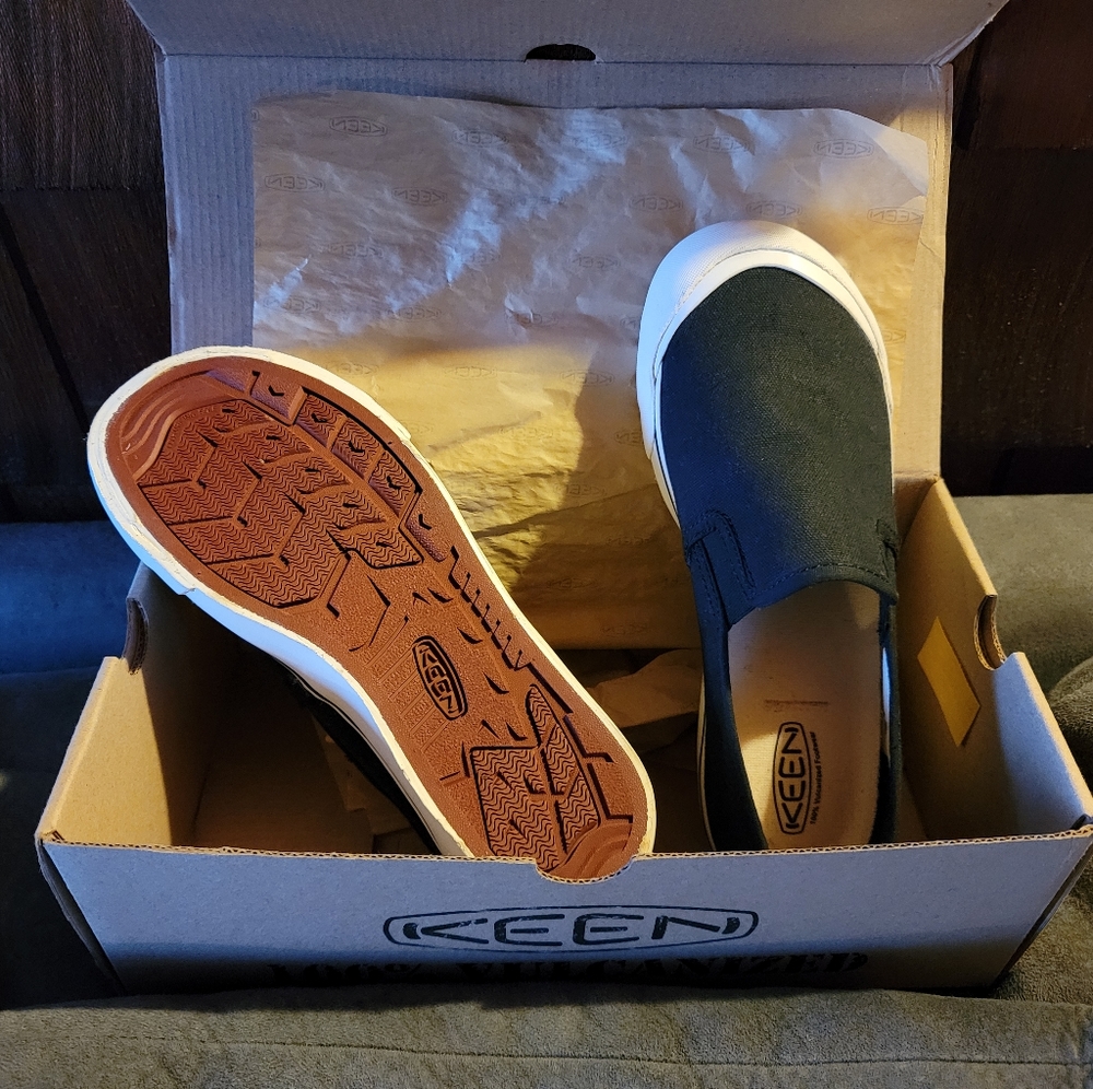 Keen slip on shoe new with box